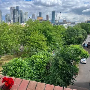 Homestay Charming And Cosy Canary Wharf With Stunning Views, London