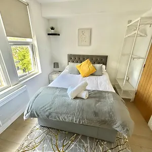 Homestay Cosy En-suite In Stratford, London