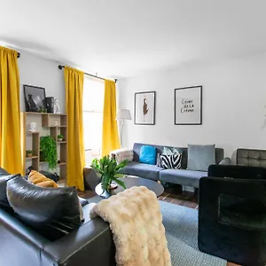 Holiday home New! 2-bedroom In Trendy Brick Lane, London